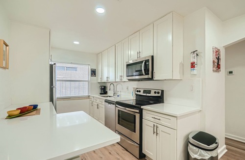 Singer Island Apartment | Amazing 2BR walking distance to Beach