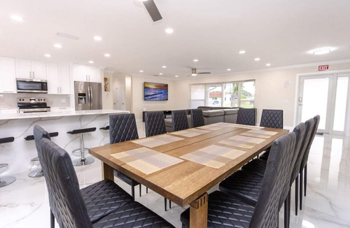 Hollywood Hills House | Amazing 5BR/3BA Villa Heated Pool near Hard Rock