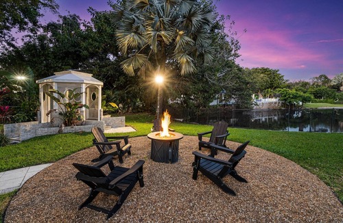 Davie Villa | Amazing 8BR w/Pool, Lake View&Tons of Amenities!