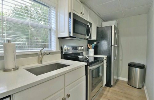 Bradenton Beach Condo | Amazing beach getaway pool condo by the beach