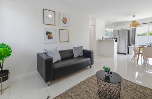 Gladeview House | Amazing Brand New Duplex 3 Bedrooms/2 bathrooms