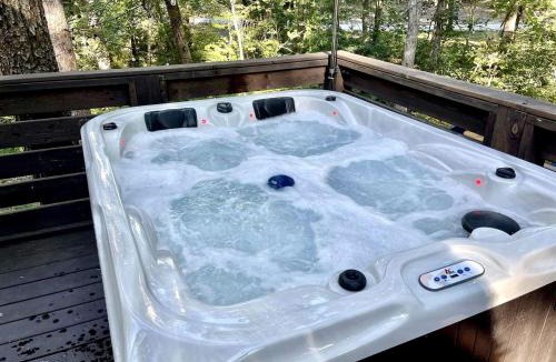 Monteagle House | Amazing Cabin Fire Pit Provided in Monteagle, Tennessee