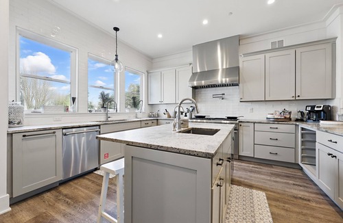 Palm Valley House | Amazing Coastal Farmhouse Retreat between Ocean & Intercoastal and close to TPC!