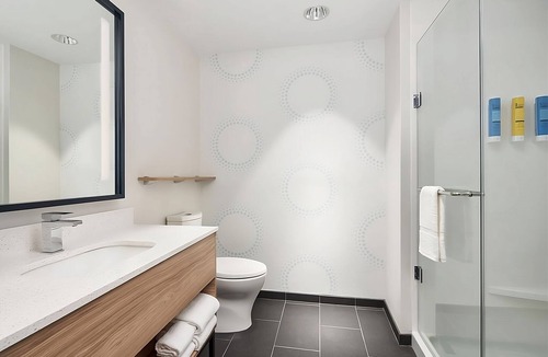 Dania Beach Hotel | Amazing Deal! 2 Gorgeous Units, Parking, Near Sheridan Square Shopping Center!
