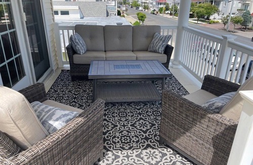 North End House | Amazing Gold Coast Beach Block Property! 5 Bed 5 Bath