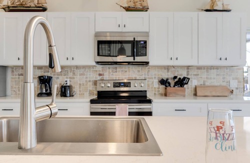 Fort Myers House | Amazing Home for the family, Pet-Friendly, Kayaks! Book Today! Villa Delightful-Roelens Vacations