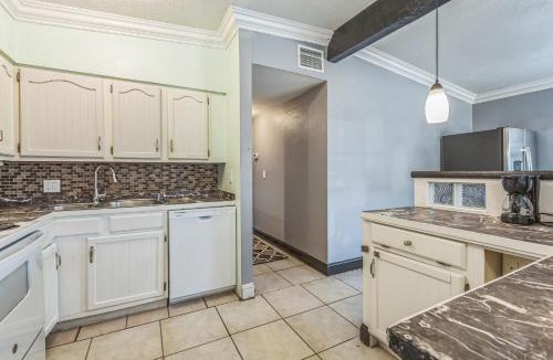 Memphis House | Amazing 'Hot Tub' Home Minutes To Hospitals & Beaches