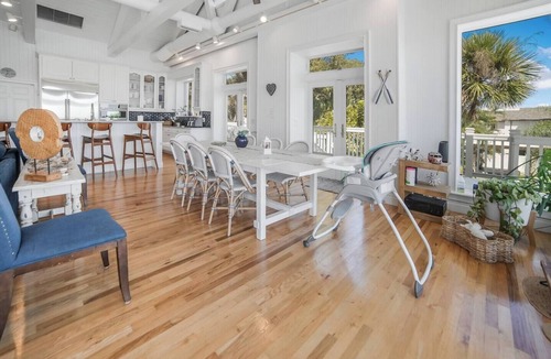 Interchange Square House | Amazing House in Palm Bay/Melbourne