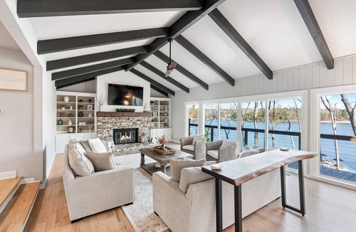 Gainesville House | AMAZING LAKEVIEWS! Beautifully decorated 4 bdm waterfront home with 2-story dock
