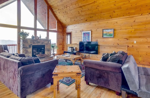 Sevierville Cabin | Amazing log cabin with private hot tub and sweeping mountain views