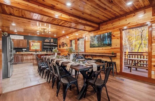 Caton Cabin | Amazing Luxury NEW 8bdrm Cabin-Pool-Arcades-Gazebo