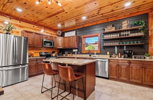 Caton Cabin | Amazing Luxury NEW 8bdrm Cabin-Pool-Arcades-Gazebo