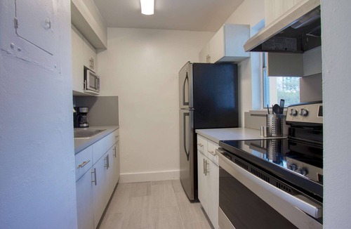 Midtown Condo | Amazing Renovated One Bedroom w/Free Parking and Pool with Balcony