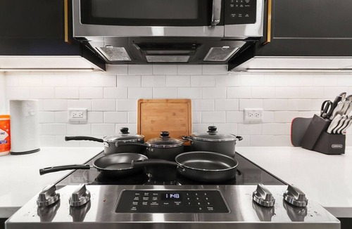 North Hyde Park Apartment | Amazing Studio |Near Beach & Downtown | Pool & Gym