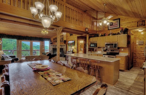 Gatlinburg Cabin | Amazing Views! > Dollywood, Hot Tub, Theater, Games, Resort Pool, Pet Friendly
