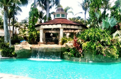 Naples Condo | Amenity-filled golf course community. Restaurants, pools, fitness/spa near Marco