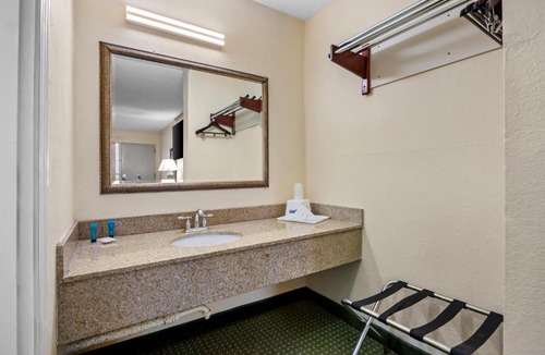 Columbia Hotel | America's Best Value Inn-Columbia