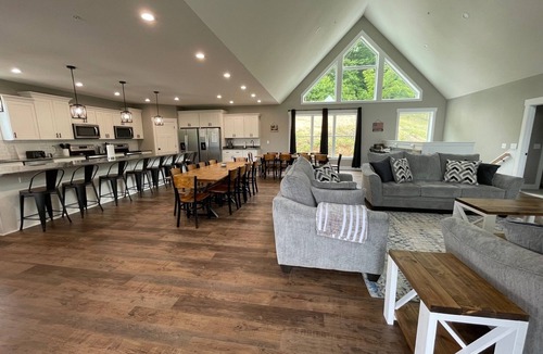 La Follette House | American Freedom; Theater Rm! Sleeps 38-44. Time to book for Fall and Holidays!