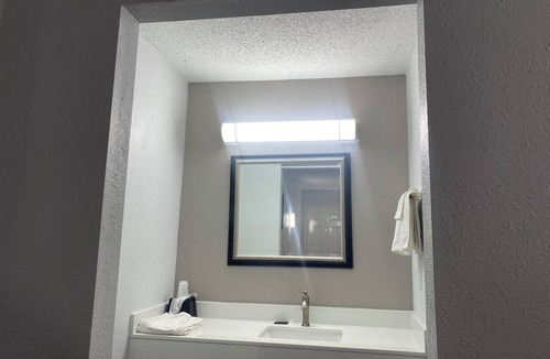 Forest Park Hotel | American Inn & Suites