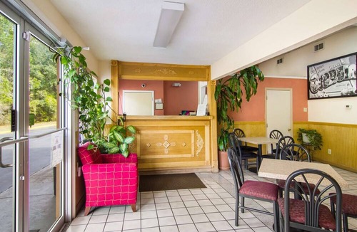 Darien Hotel | Americas Best Value Inn Darien