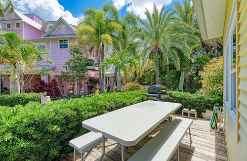 Bradenton Beach House | AMI Light House Cottage