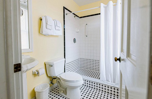 Historic Seaport House | Amsterdam's Curry Mansion Inn