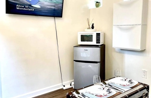 Candler-McAfee Apartment | An Alice in Wonderland Themed Tiny Home, Fully-Fenced & Pet-Friendly