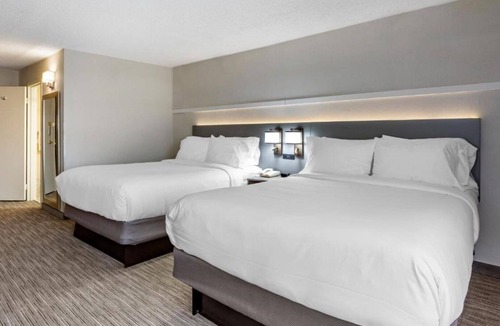 Paramus House | An inviting stay near NYC
