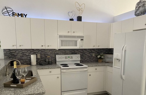 South Daytona House | Anastasia House 2/2 - 3 miles from Daytona Beach