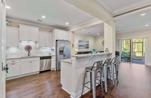 Epworth Acres Condo | Anchor and Tide - Luxury Townhouse w/pool