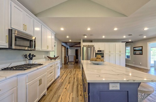 Hiawassee House | Angel’s Envy by Chatuge Home Concierge | 6BR · Sleeps 14 · Lakefront · Hot Tub · Game Room