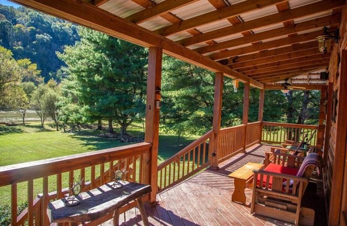 Draper House | Anisidi | New River Waterfront Pet Friendly