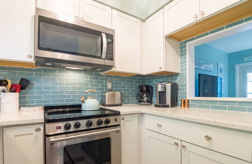 Holmes Beach House | Anna Maria Beach Place #5. Directly Across Street From The Beach With Pool.
