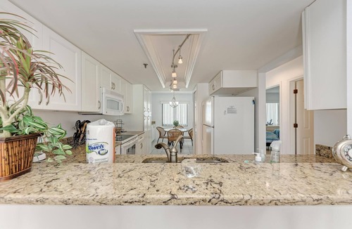 Bradenton Beach Condo | Anna Maria Island Beach Sands 203-Private Beach Access-Free Wi-Fi-Heated Pool