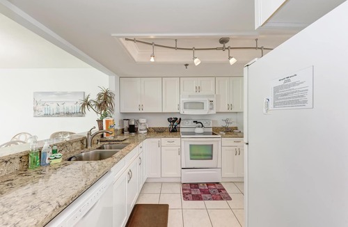 Bradenton Beach Condo | Anna Maria Island Beach Sands 203-Private Beach Access-Free Wi-Fi-Heated Pool