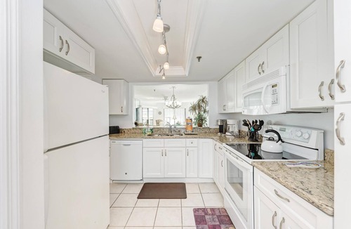 Bradenton Beach Condo | Anna Maria Island Beach Sands 203-Private Beach Access-Free Wi-Fi-Heated Pool