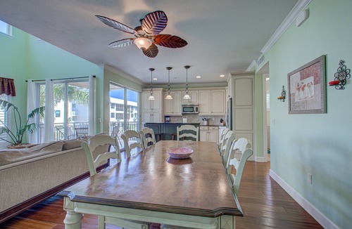 Bradenton Beach House | Anna Maria Island Beach Palace-Private Pool-Private Outdoor Kitchen-Free Wi-Fi