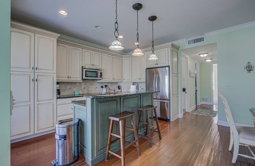Bradenton Beach House | Anna Maria Island Beach Palace-Private Pool-Private Outdoor Kitchen-Free Wi-Fi