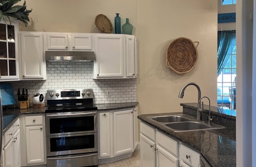 Bradenton House | Anna Maria Island-Blue Manatee. Home with pool, hot tub and firepit. Sleeps 8.