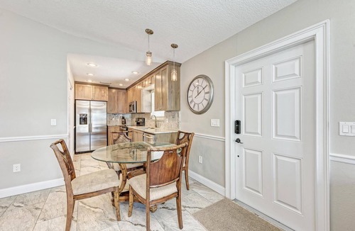 Holmes Beach Condo | Anna Maria Island Beach Paradise 5-Heated Pool-Free Wi-Fi-Linen Service