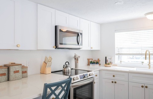 Anna Maria Apartment | Anna Maria Updated Studio moments from the sand w/Pool, Beach Gear & Bikes