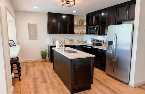 Annapolis Villa | Annapolis Charm Waterfront Getaway Near USNA - FISH & CRAB from your PRIVATE PIER!