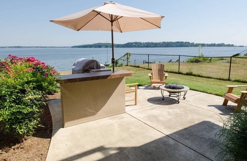 Cape Saint Claire House | Annapolis Waterfront home with incredible views: Commission Wk ‘26 & Boat shows