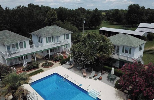 Aiken House | Annie’s Inn: Rooms, Cottages & Pool