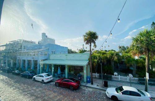 Pass-a-Grille Historic District Apartment | Apartment ∙ 5 bedrooms ∙ 10 guests