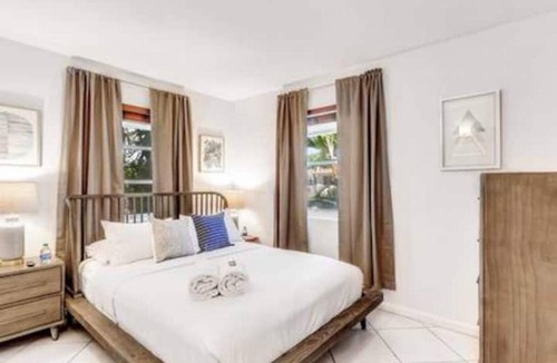 Singer Island Apartment | Apartment 1 block from beach and shops