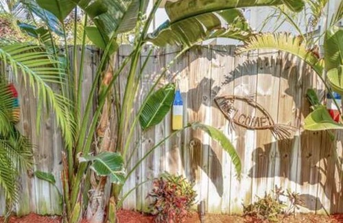 Singer Island Apartment | Apartment 1 block from beach and shops