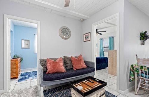 Southwest Apartment | Apartment ∙ 2 bedrooms ∙ 5 guests