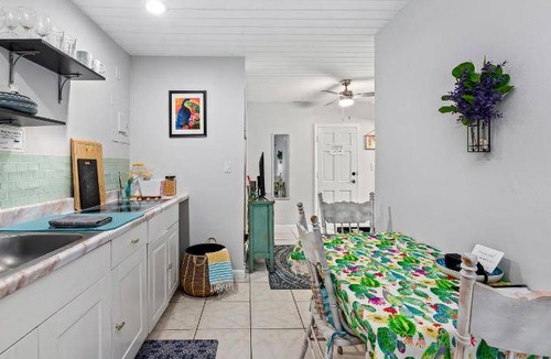 Southwest Apartment | Apartment ∙ 2 bedrooms ∙ 5 guests