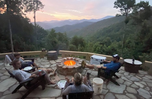Barnardsville Cabin | Appalachian Rainforest Oasis- breathtaking views surrounded by National Forest